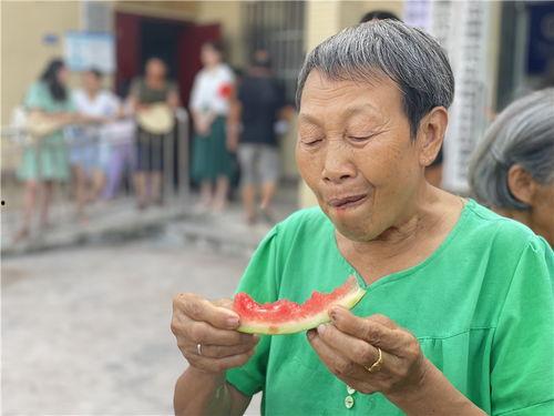 前锋中学吃瓜,揭秘校园吃瓜背后的故事  第1张