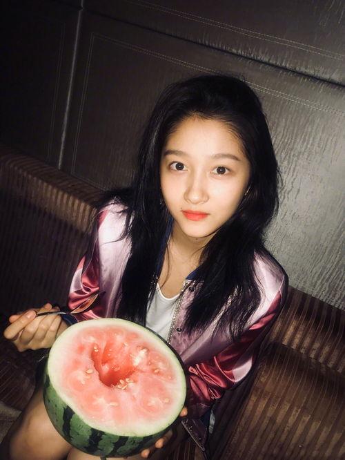 讲吃瓜的美女,探寻吃瓜美生的独特魅力  第3张