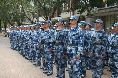 军训摇吃瓜,揭秘军营里的欢乐时光  第2张