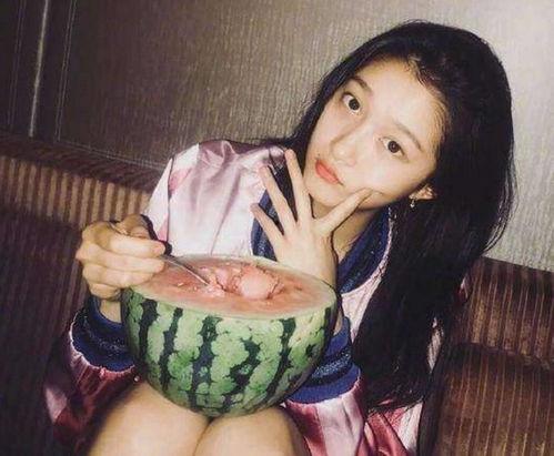 吃瓜人女生,揭秘校园里的八卦风云  第1张